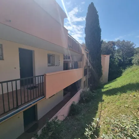 T2 A Avec Terrasse Et Parking, Acces Direct A La - Fr-1-309-514 شقة *