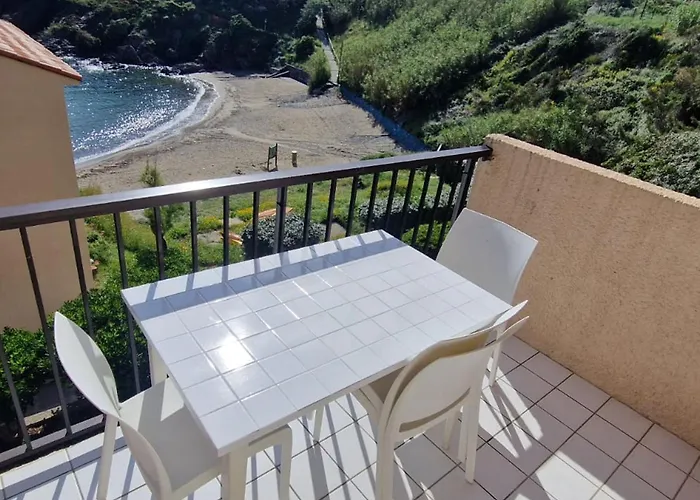 T2 A Avec Terrasse Et Parking, Acces Direct A La - Fr-1-309-514