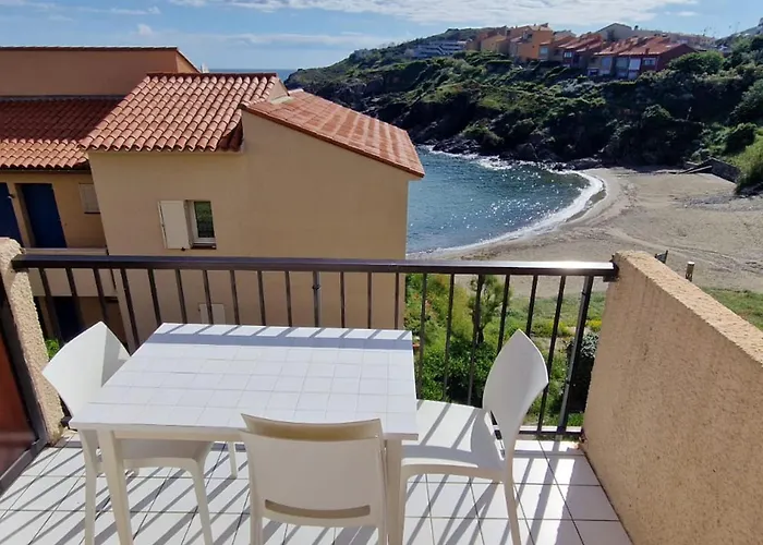 T2 A Avec Terrasse Et Parking, Acces Direct A La - Fr-1-309-514